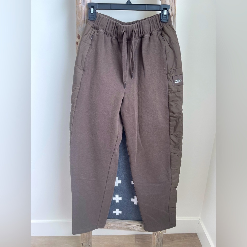 ALO straight leg, side puffer pants